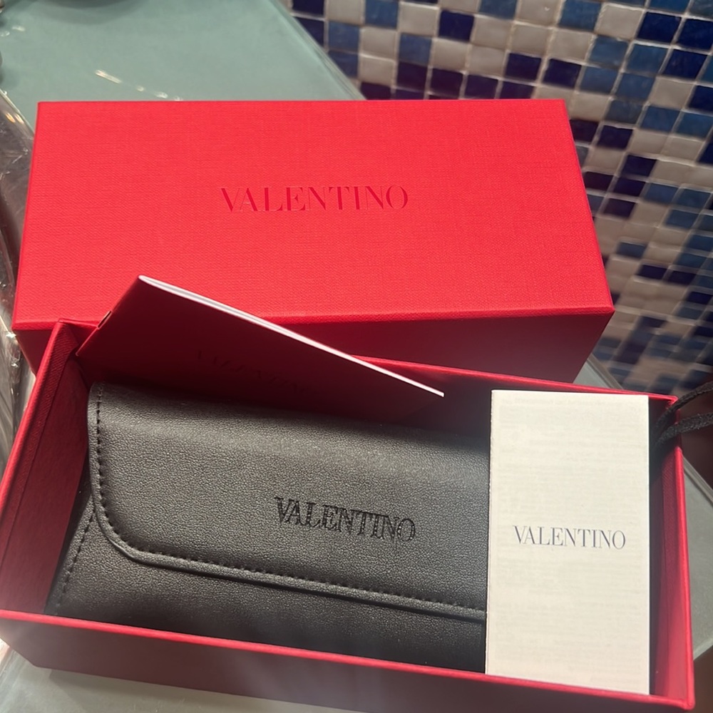 498$ NIB Valentino Garavani SUNGLASSES. Dust pink and blue, rose gold hardware - Picture 15 of 16